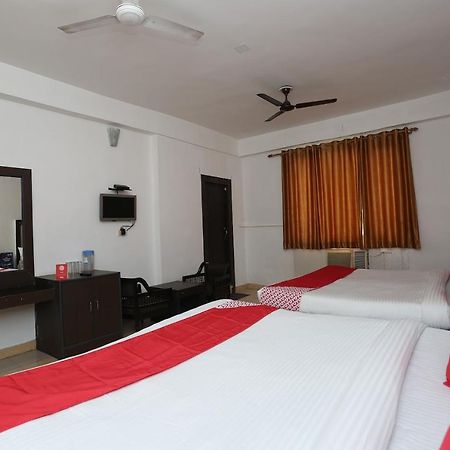 Oyo 5844 Hotel Drive Inn Raiwala Luaran gambar