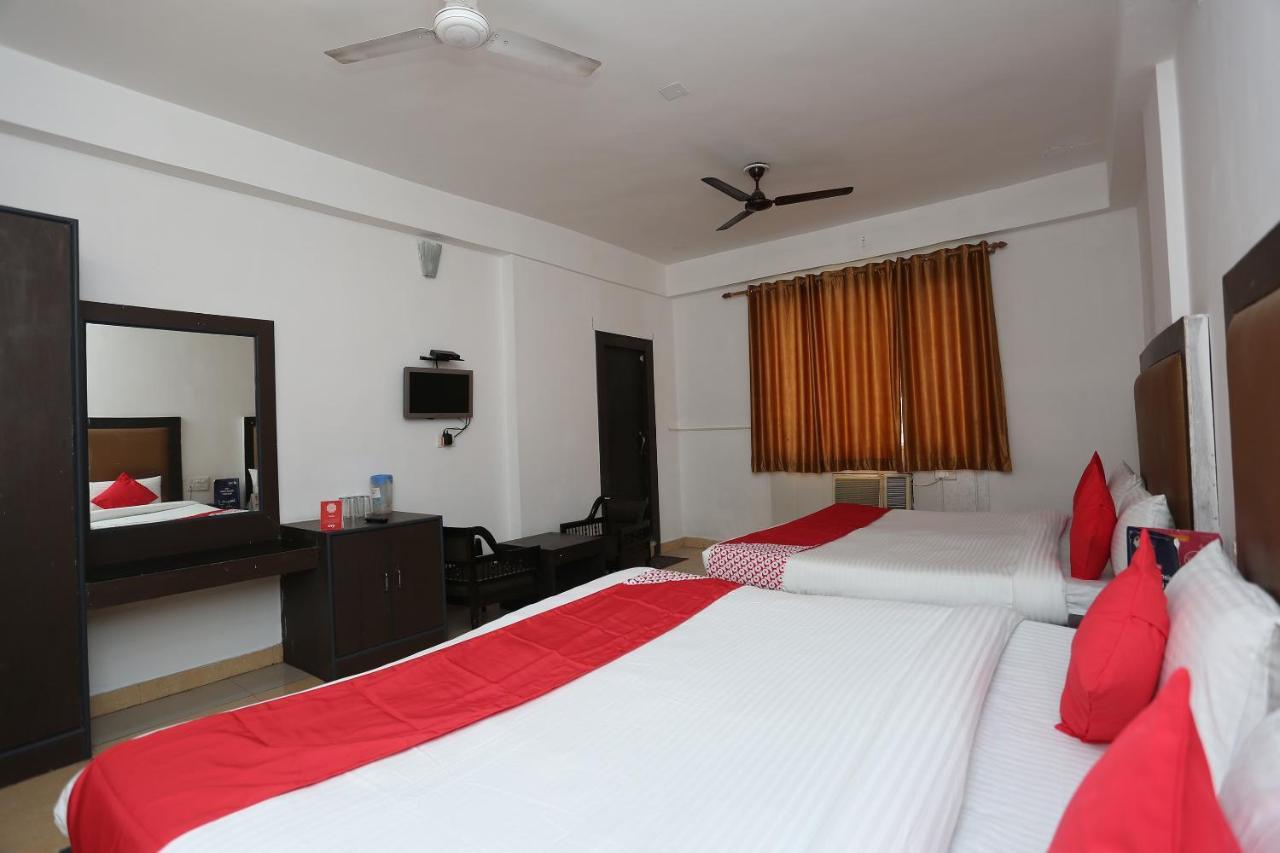 Oyo 5844 Hotel Drive Inn Raiwala Luaran gambar