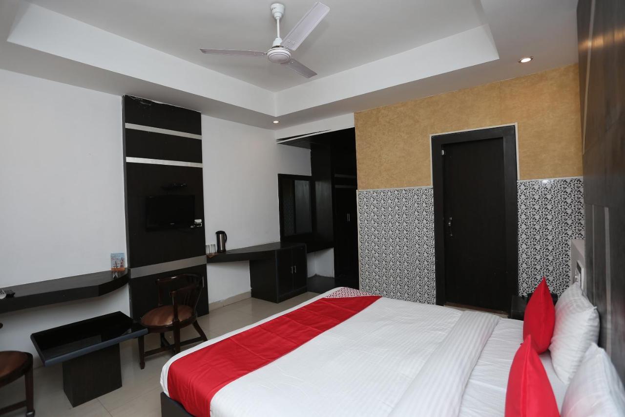 Oyo 5844 Hotel Drive Inn Raiwala Luaran gambar